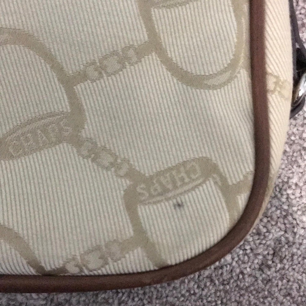 CHAPS Crossbody Bag. - Picture 5 of 5